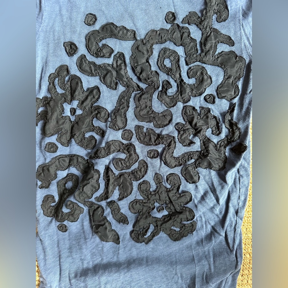 J. Crew Blue and Black Floral Abstract T-Shirt Size XS - Picture 3 of 5